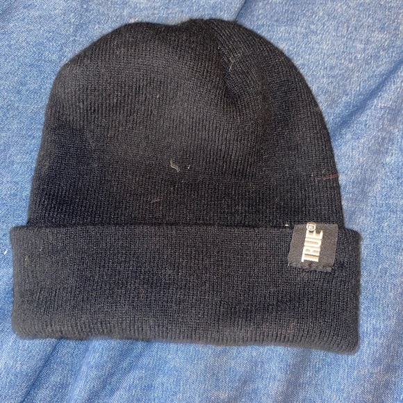 Black true beanie - Picture 2 of 4